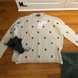 Wooden ships skull sweater w/fingerless gloves NWT